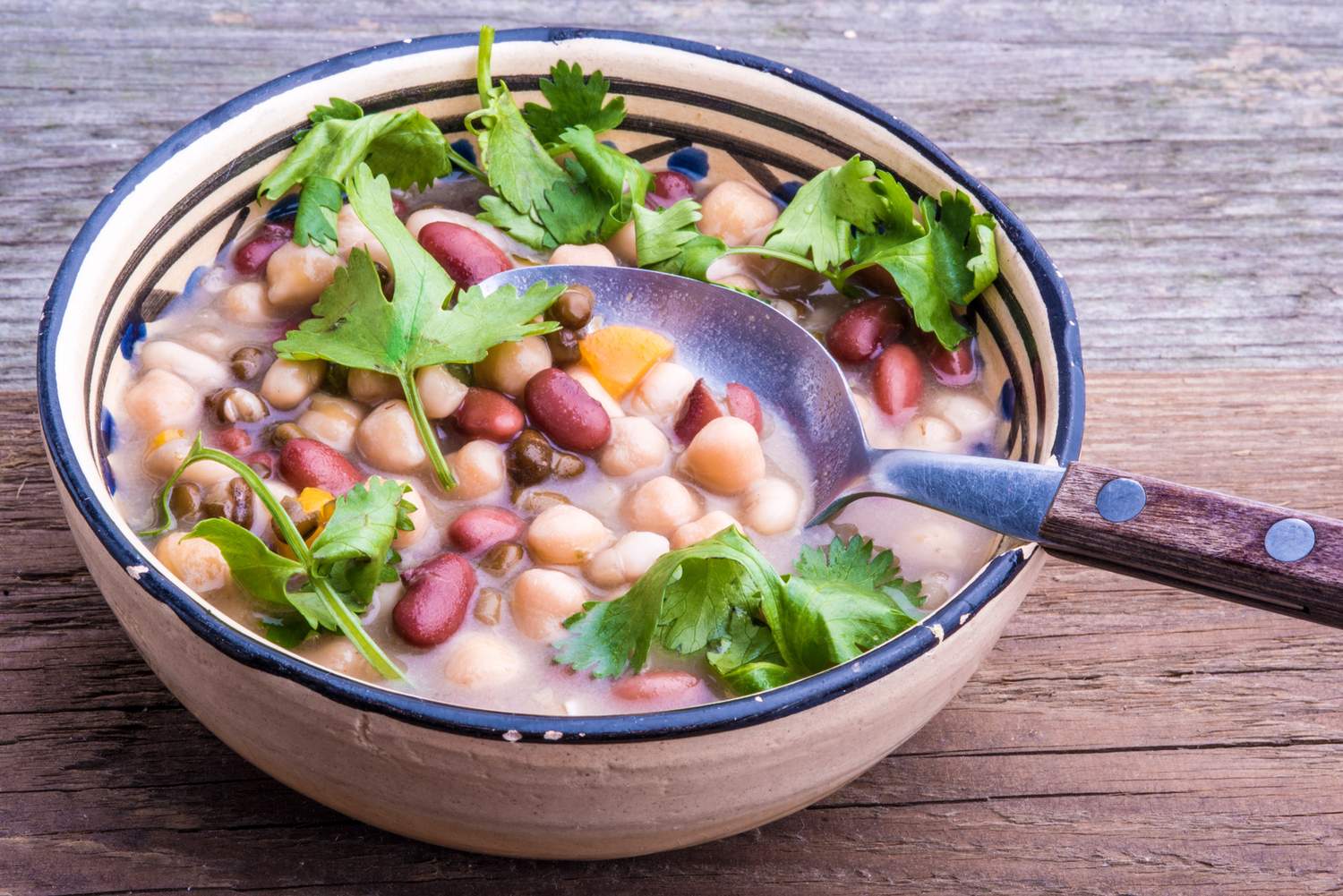 Bohnensuppe mit Kokos Bild