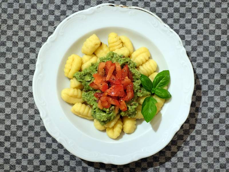 Gnocchi mit Avocado-Pesto