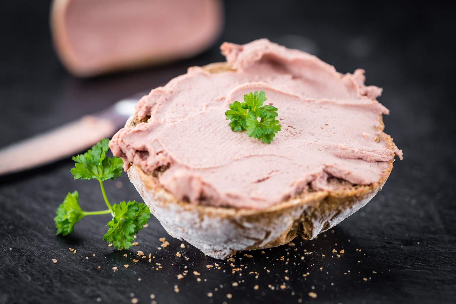Dinkelvollkornbrötchen mit Leberwurst Bild