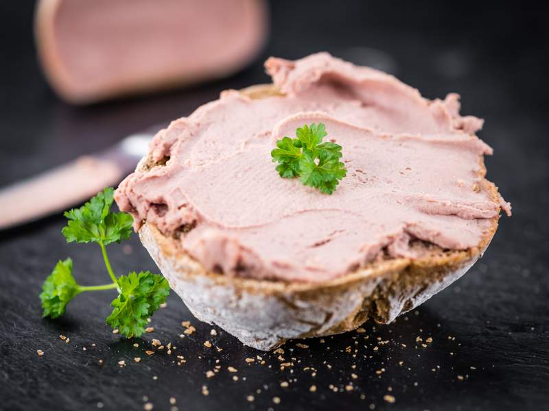 Dinkelvollkornbrötchen mit Leberwurst