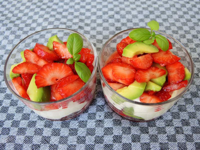 Erdbeer Avocado Frischkäse Dessert