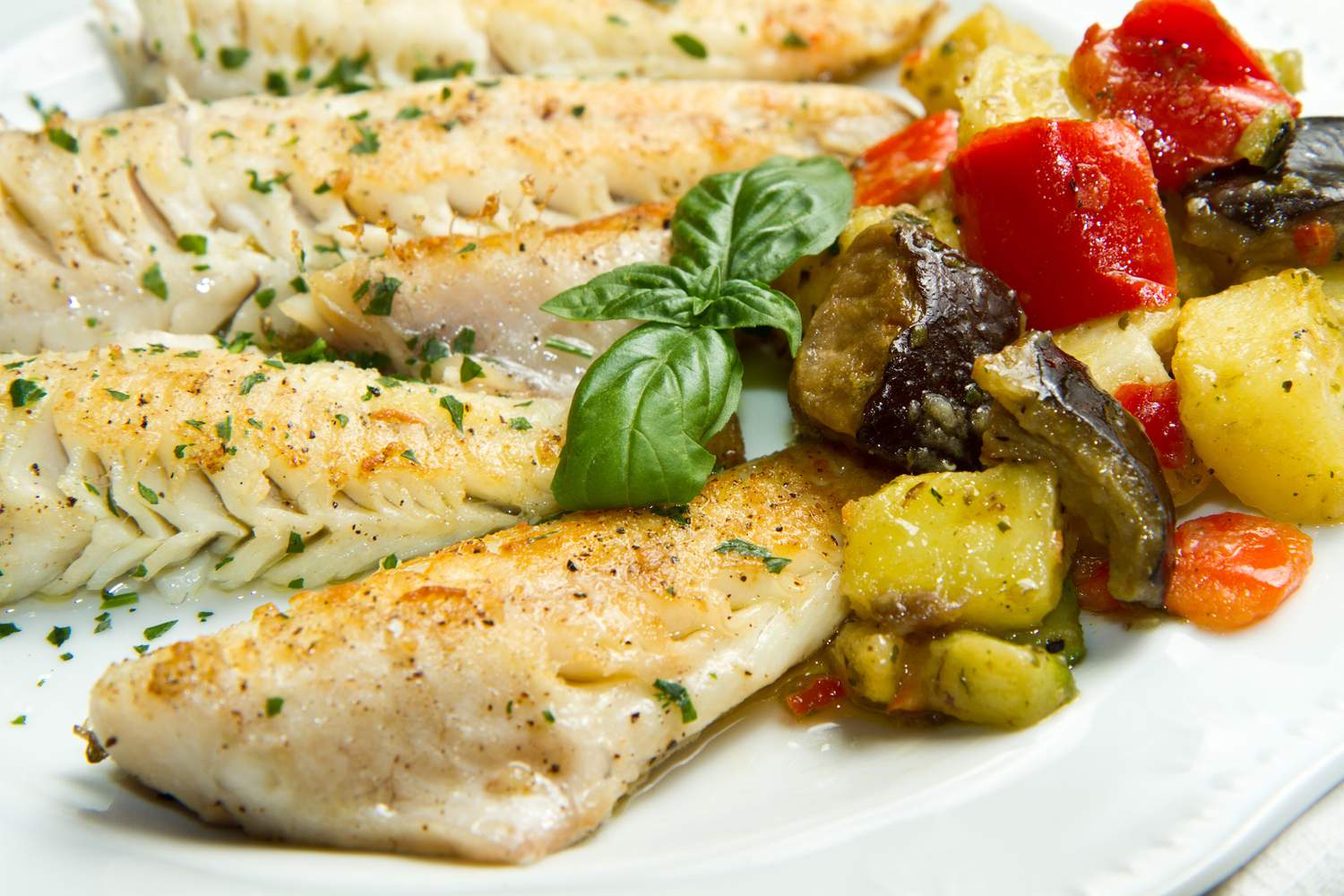 Kabeljau mit Zucchini, Kartoffeln und Rote Beete Bild