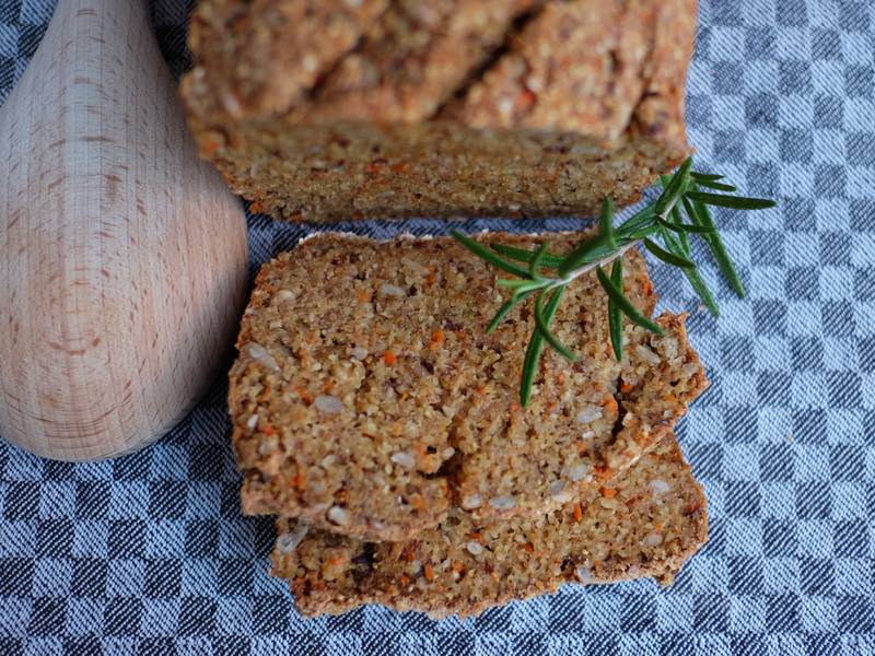 Glutenfreies Hirse-Karotten-Buchweizenbrot