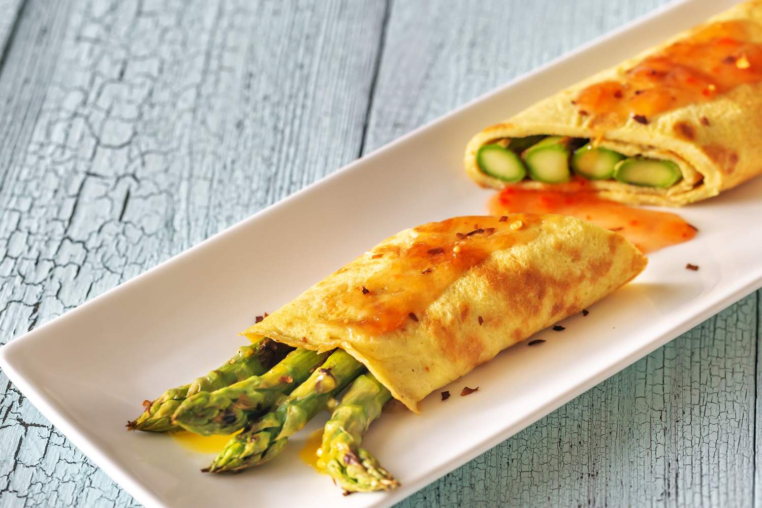 Crepes mit grünem oder weißem Spargel Bild