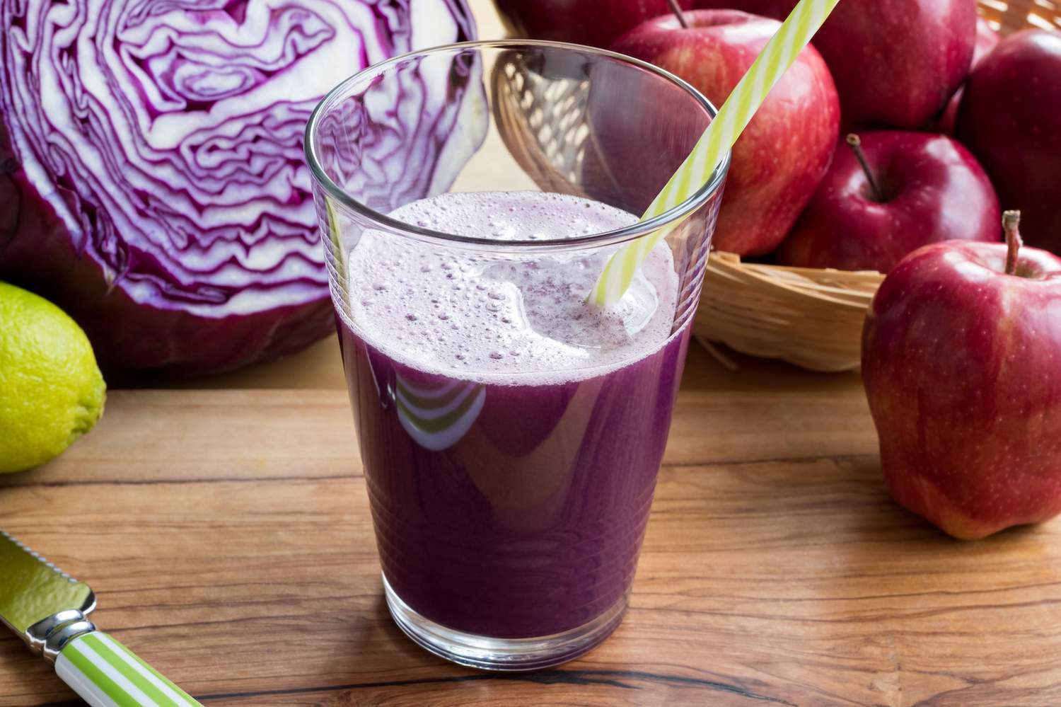 Frischer Rotkohlsaft mit Apfel Bild