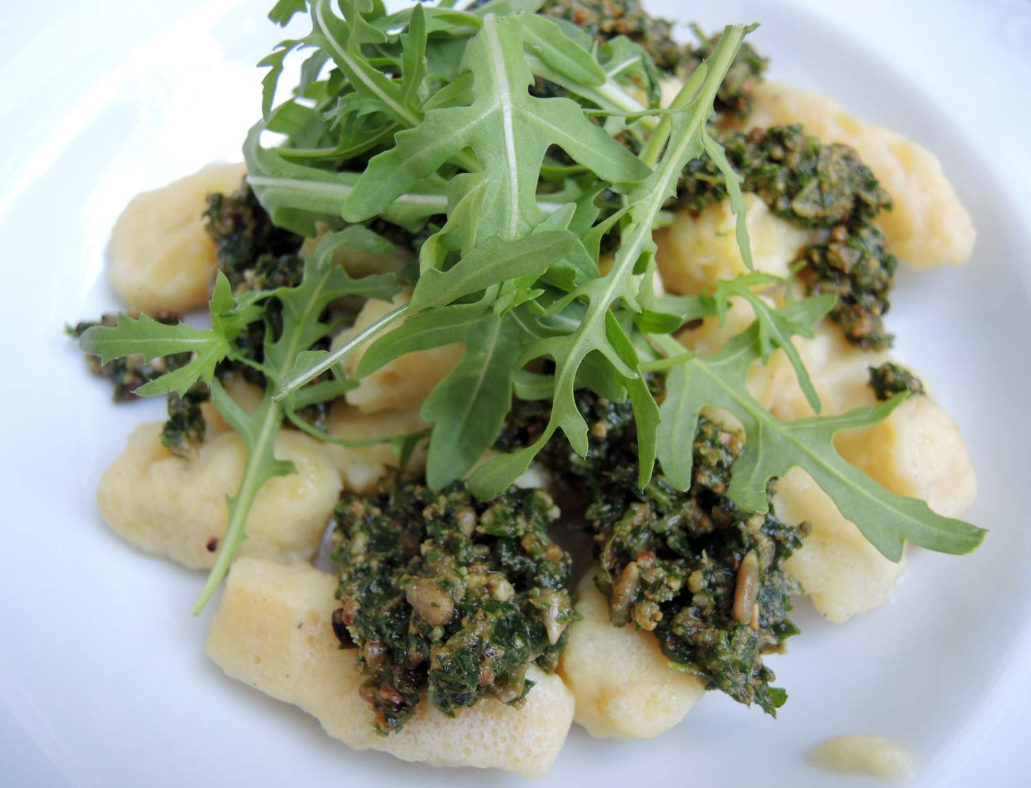 Glutenfreie Süßkartoffel Gnocchi mit Rucola-Pesto Bild