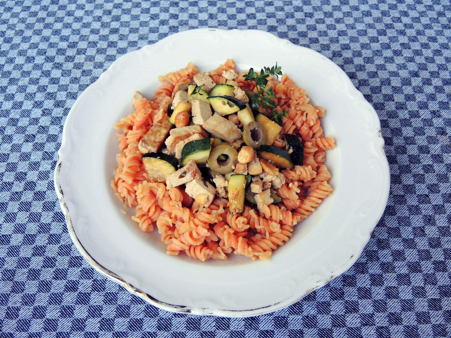 Linsennudeln mediterran Bild