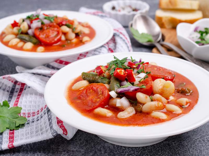 Dicke Gemüsesuppe mit Bohnen