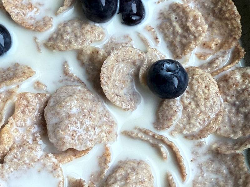Blaubeer-Dinkelflakes Frühstück