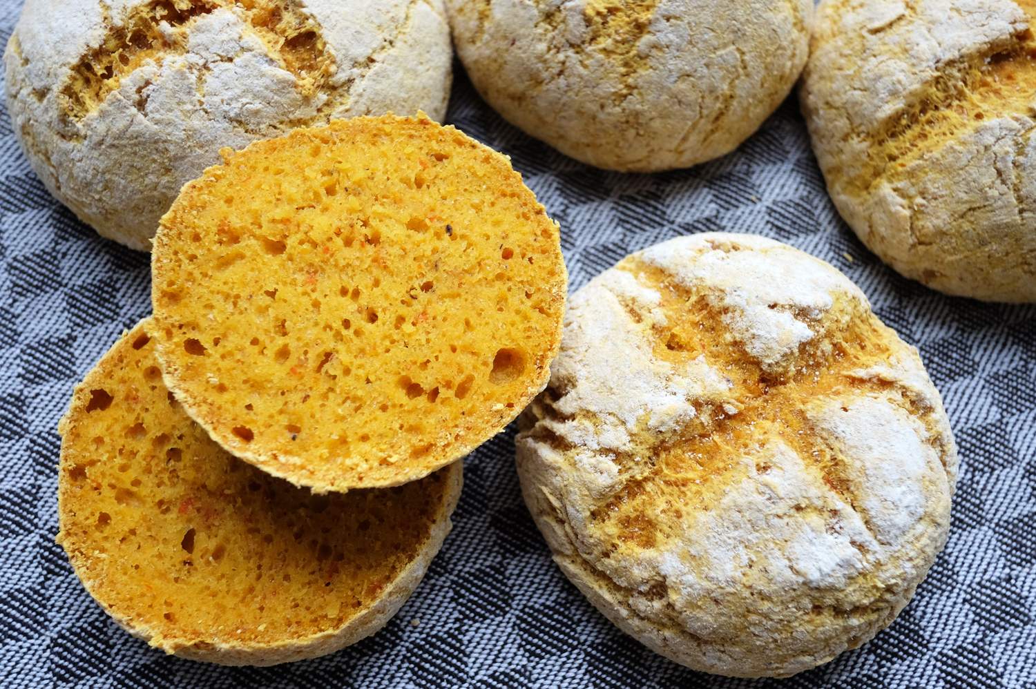 Glutenfreie Kürbisbrötchen Bild
