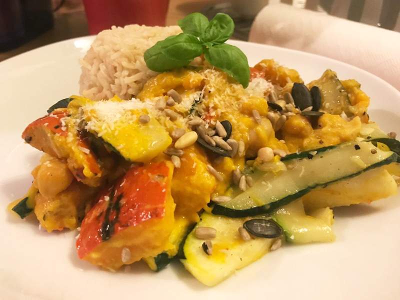 Kürbis-Curry mit Kokosmilch und Reis