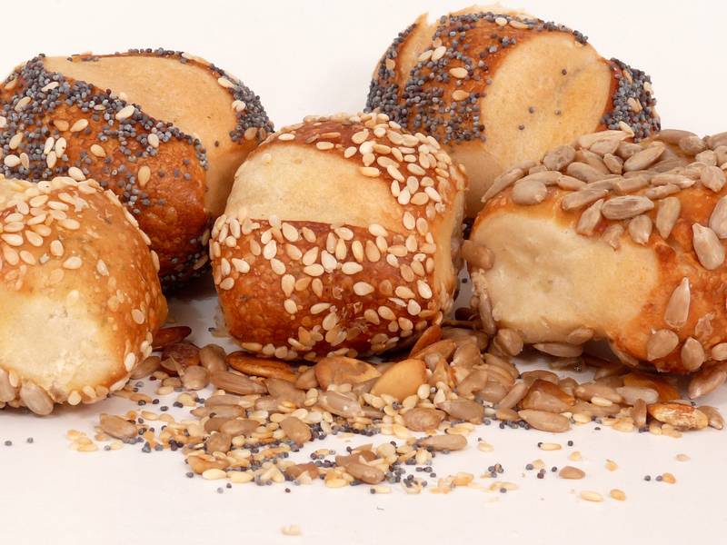 Glutenfreie Laugenbrötchen