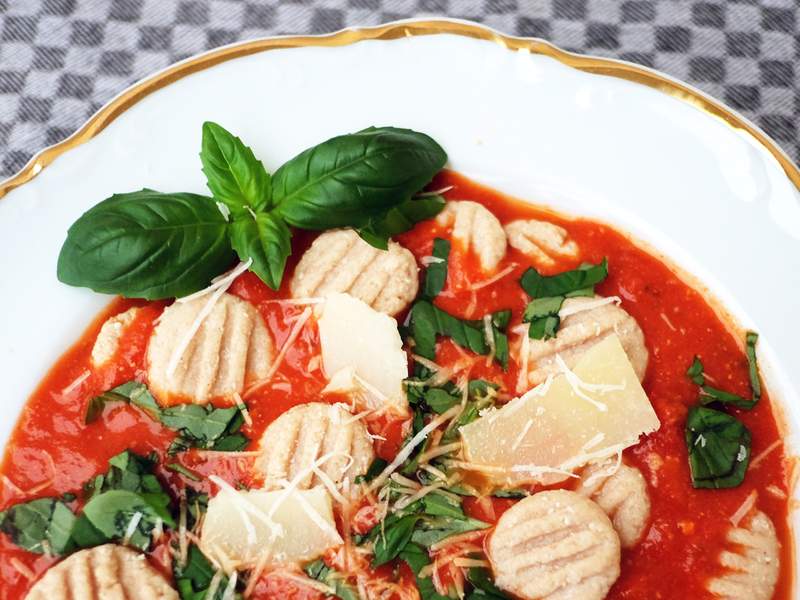 Low-Carb-Quark-Gnocchi in Tomaten Ricotta Soße